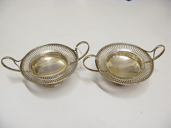 Lot 006. A PAIR OF EDWARDIAN SILVER BON-BON COMPORTS, pierced; Mappin & Webb, London 1907.<br>Est $80-120